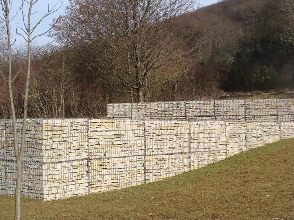 Les avantages des gabions en cailloux pour une cloture durable