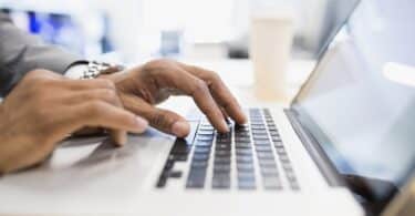 Quels sont les avantages de faire la recherche d'emploi en ligne