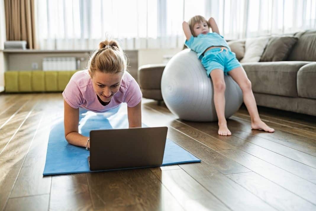 aménager son salon pour faire du sport à la maison