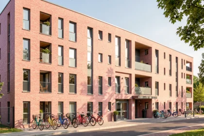 Façade en brique rose d'une résidence étudiante à Toulouse